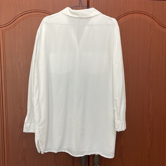 The Camille Collection oversize button up - Picture 7 of 11